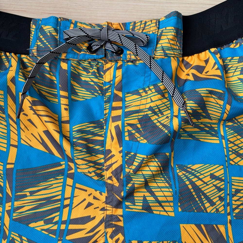 Nike Sz M Men's Board Shorts Swim Suit Elastic Waistband Pockets, Lined, Beach - Picture 4 of 8
